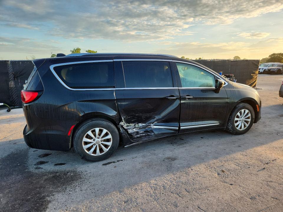Продажа на аукционе авто 2019 Chrysler Pacifica, vin: 2C4RC1BG5KR685684, номер лота: 67358206