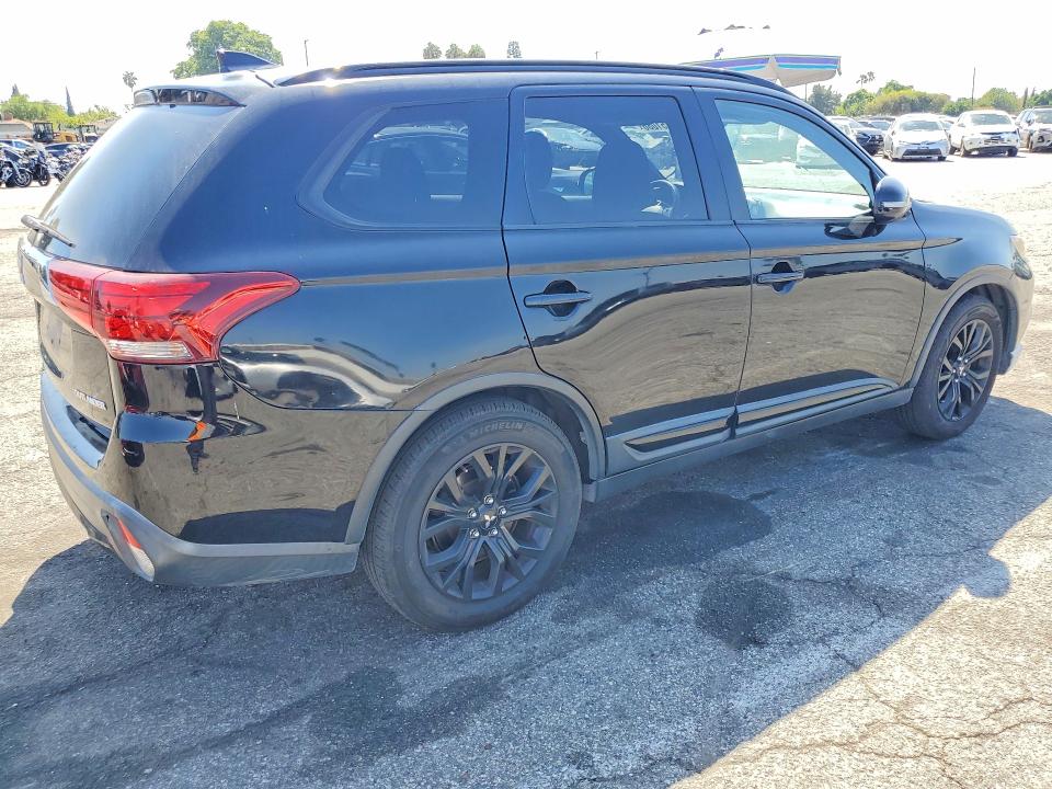 Продажа на аукционе авто 2018 Mitsubishi Outlander, vin: JA4AD3A33JZ021628, номер лота: 69451086