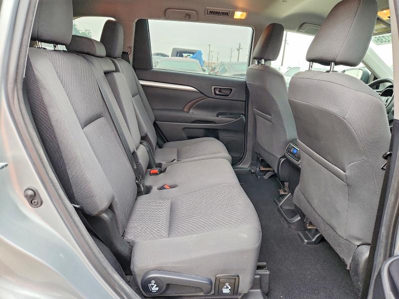 70001236 :رقم المزاد ، 5TDZARFH1JS038650 vin ، 2018 Toyota Highlander مزاد بيع