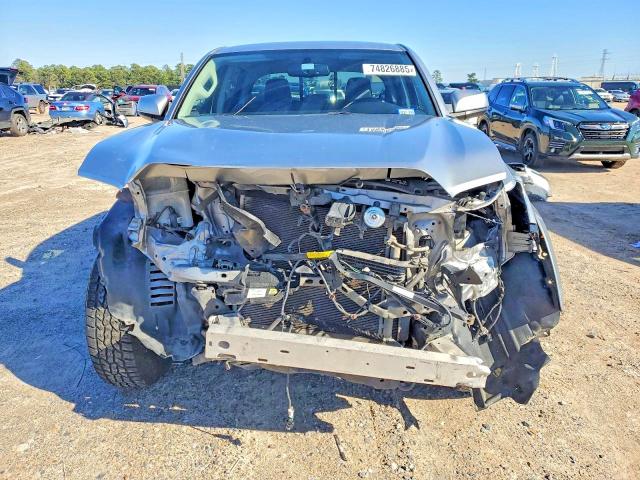 68574806 :رقم المزاد ، 5TFAZ5CN2HX040291 vin ، 2017 Toyota Tacoma مزاد بيع