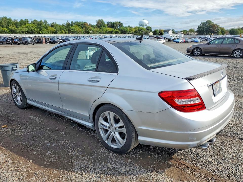 69070256 :رقم المزاد ، WDDGF8BBXBR163379 vin ، 2011 Mercedes-benz C مزاد بيع