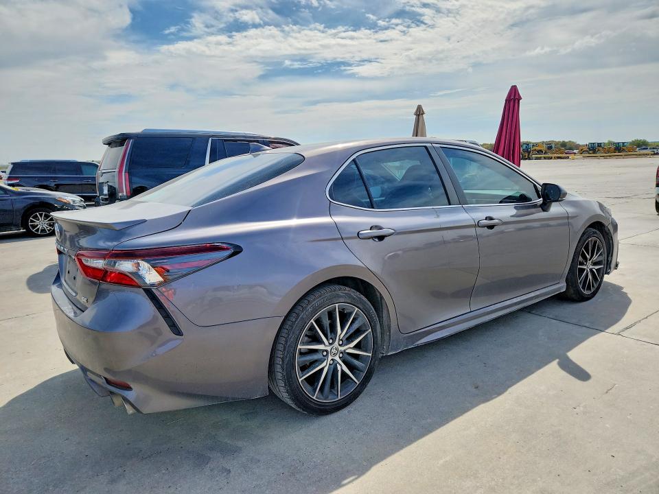 Продаж на аукціоні авто 2022 Toyota Camry, vin: 4T1G11AK2NU669335, номер лоту: 70855276