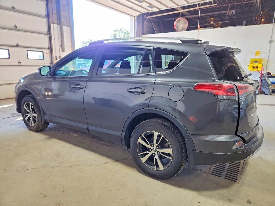 67678646 :رقم المزاد ، 2T3RFREV7JW781918 vin ، 2018 Toyota Rav4 مزاد بيع