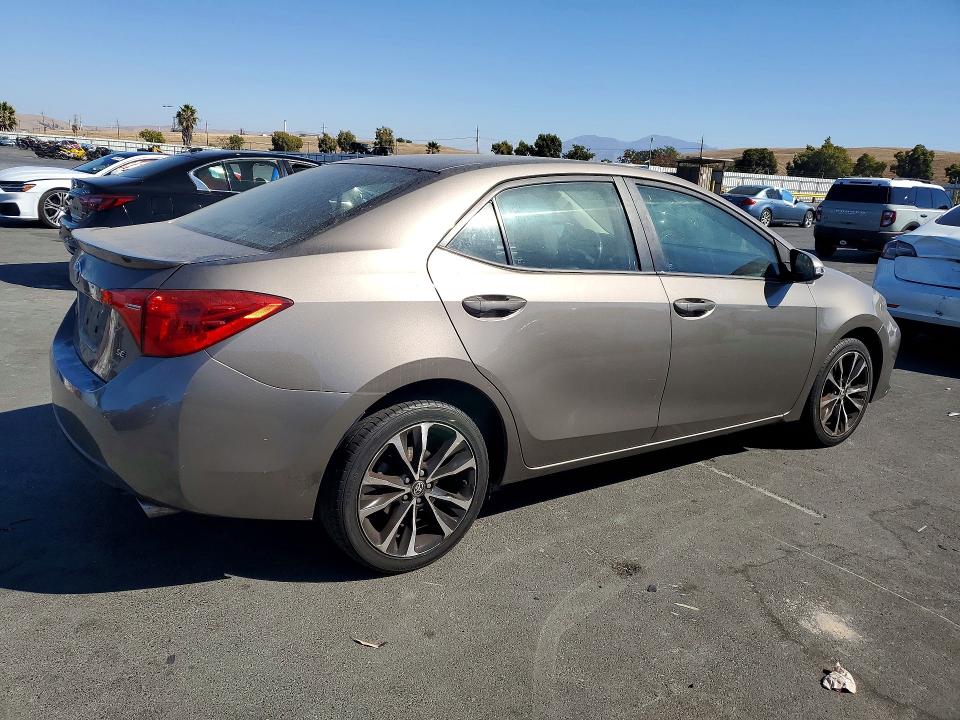 70359506 :رقم المزاد ، 2T1BURHE6JC107725 vin ، 2018 Toyota Corolla مزاد بيع
