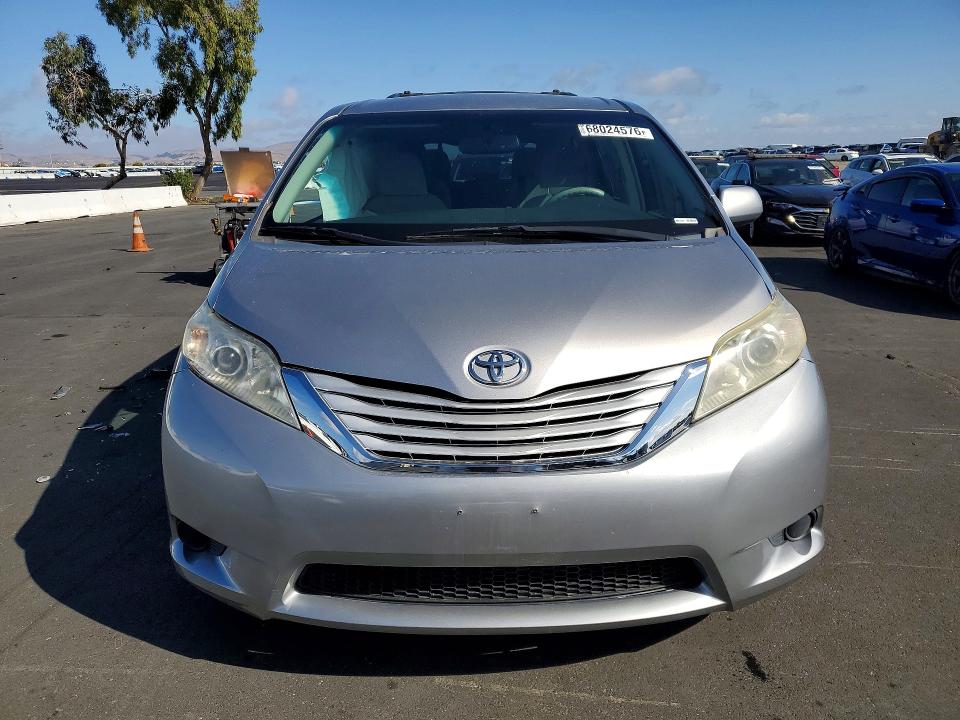 Продаж на аукціоні авто 2011 Toyota Sienna, vin: 5TDKK3DCXBS151288, номер лоту: 68024576