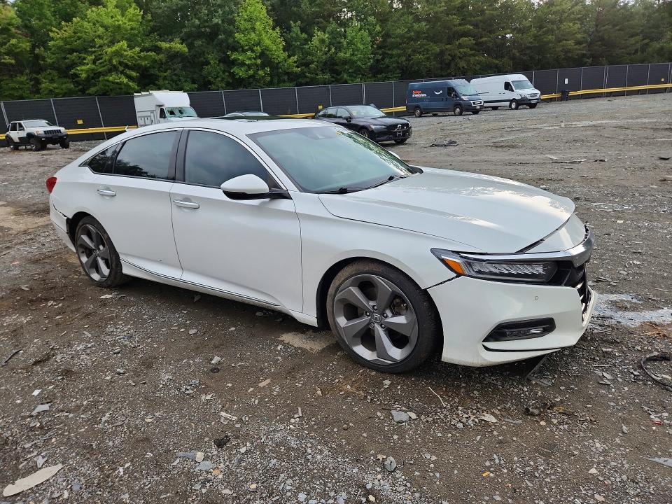 67461846 :رقم المزاد ، 1HGCV1F97JA029759 vin ، 2018 Honda Accord مزاد بيع