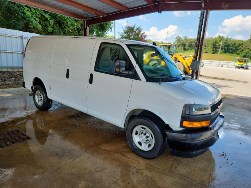 69599756 :رقم المزاد ، 1GCWGAFP0M1163022 vin ، 2021 Chevrolet Express G2500 مزاد بيع