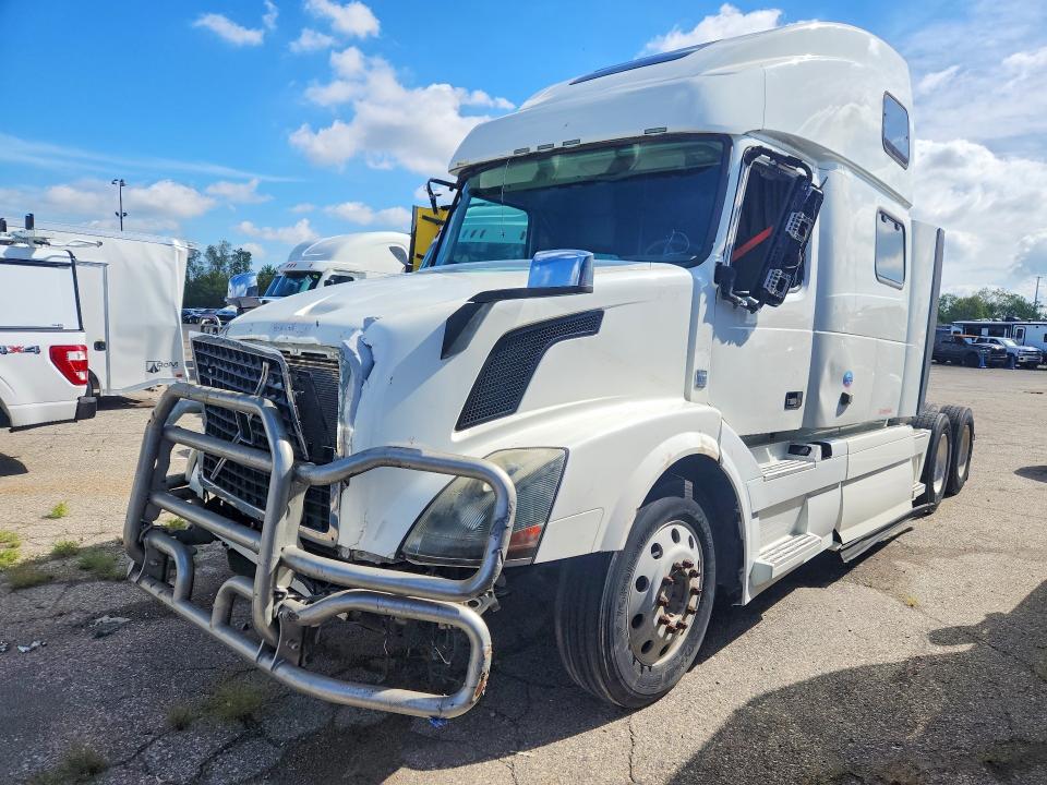 2014 Volvo Vn მანქანა იყიდება აუქციონზე, vin: 4V4NC9EH4EN172465, აუქციონის ნომერი: 68626266