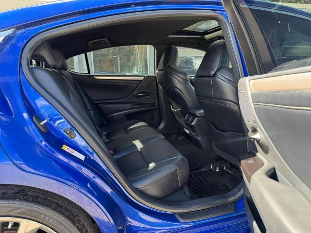 70493236 :رقم المزاد ، 58ABZ1B15KU038110 vin ، 2019 Lexus Es مزاد بيع