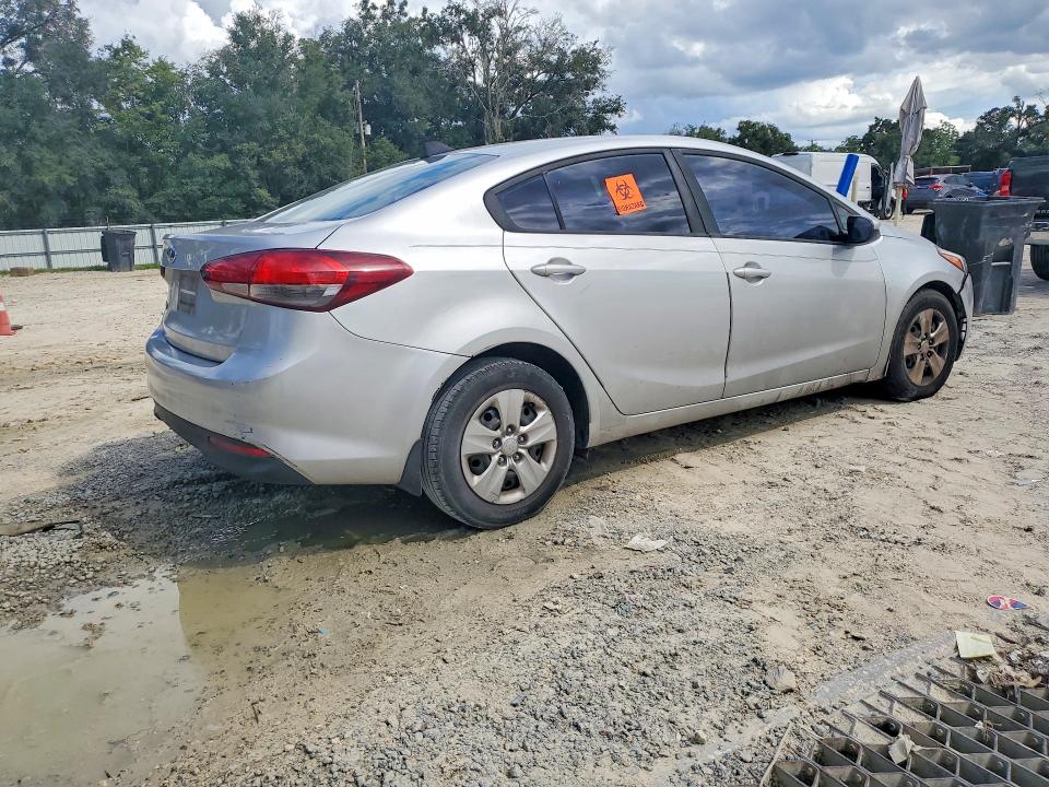 2018 Kia Forte მანქანა იყიდება აუქციონზე, vin: 3KPFK4A77JE233762, აუქციონის ნომერი: 67690626