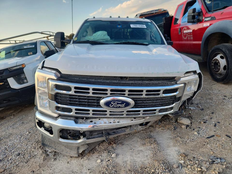 70614366 :رقم المزاد ، 1FD0X4HT7PEC69171 vin ، 2023 Ford F450 مزاد بيع