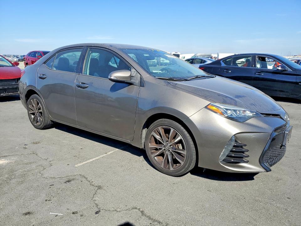 70359506 :رقم المزاد ، 2T1BURHE6JC107725 vin ، 2018 Toyota Corolla مزاد بيع