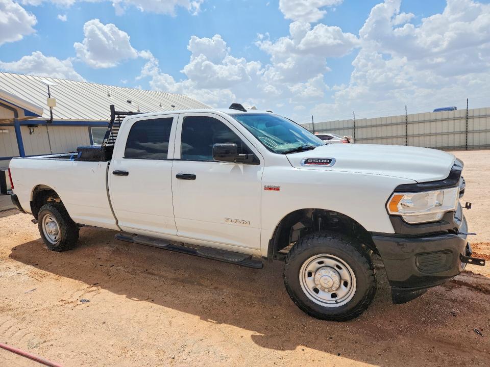 67925936 :رقم المزاد ، 3C6UR5HJ3NG298748 vin ، 2022 Ram 2500 مزاد بيع