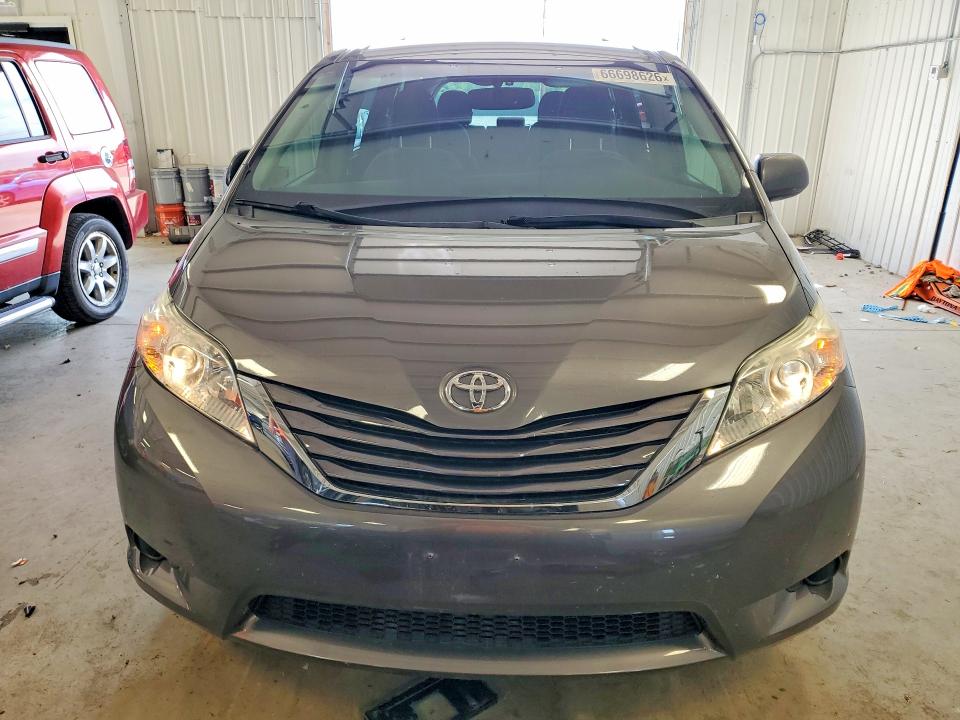 Продажа на аукционе авто 2015 Toyota Sienna, vin: 5TDKK3DC6FS643872, номер лота: 66698626