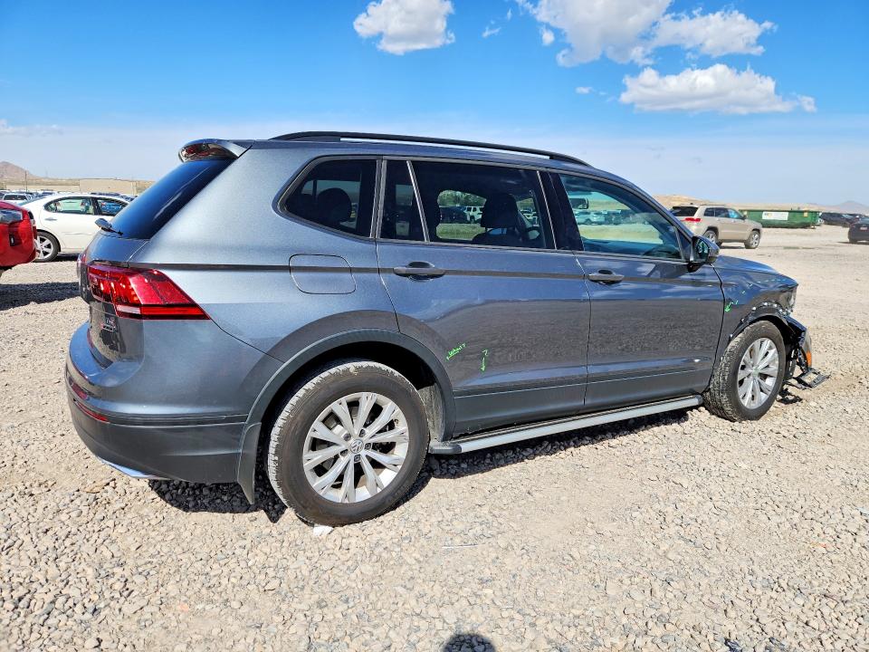 67165126 :رقم المزاد ، 3VV0B7AX9JM094961 vin ، 2018 Volkswagen Tiguan مزاد بيع