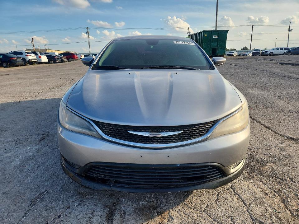 70313416 :رقم المزاد ، 1C3CCCFB7FN563853 vin ، 2015 Chrysler 200 مزاد بيع
