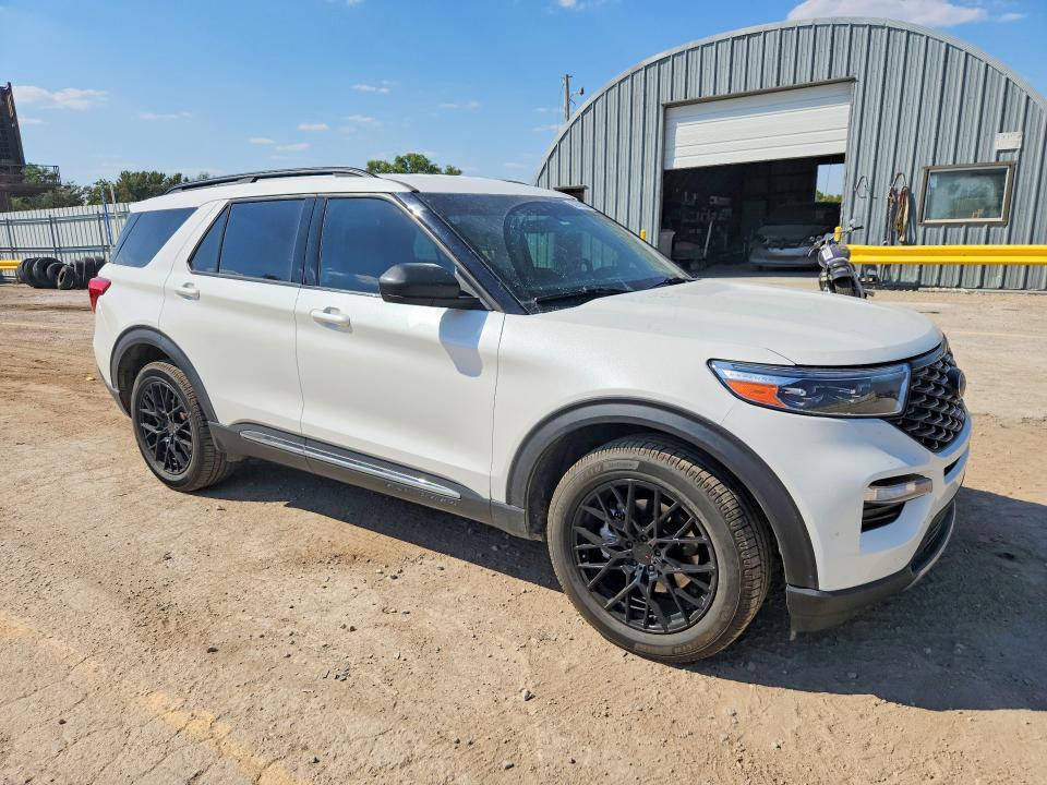 Продажа на аукционе авто 2022 Ford Explorer, vin: 1FMSK8DH3NGB15901, номер лота: 65636386