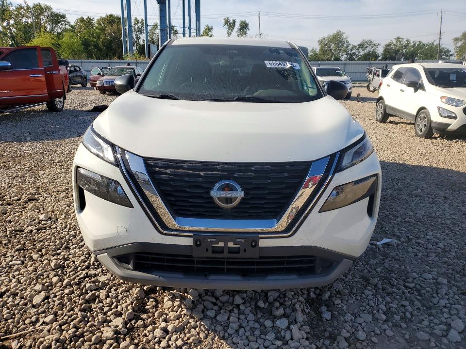 68549796 :رقم المزاد ، 5N1BT3AB8NC722688 vin ، 2022 Nissan Rogue مزاد بيع