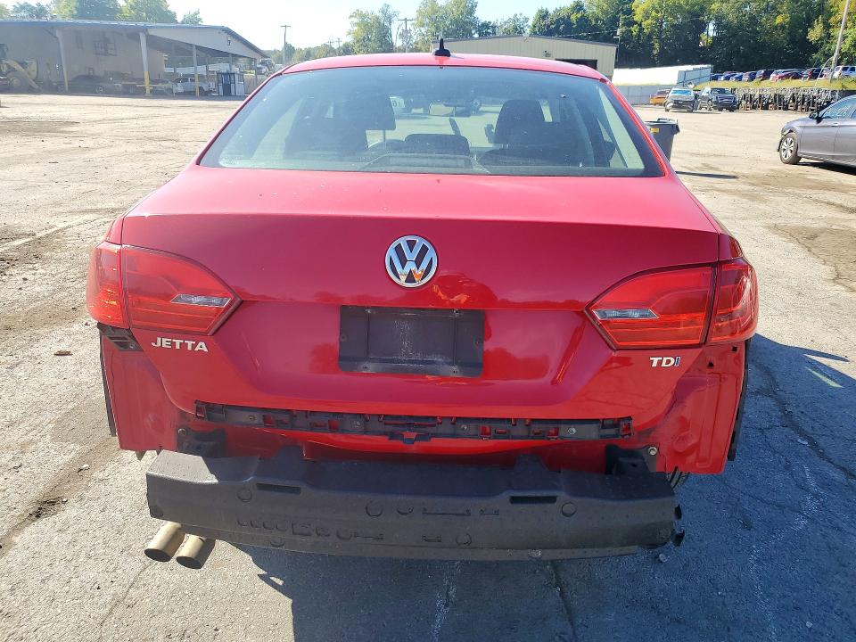 68678006 :رقم المزاد ، 3VWLL7AJXEM368952 vin ، 2014 Volkswagen Jetta مزاد بيع