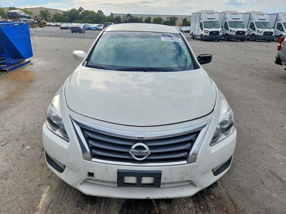 2015 Nissan Altima მანქანა იყიდება აუქციონზე, vin: 1N4AL3AP0FN385599, აუქციონის ნომერი: 70608506