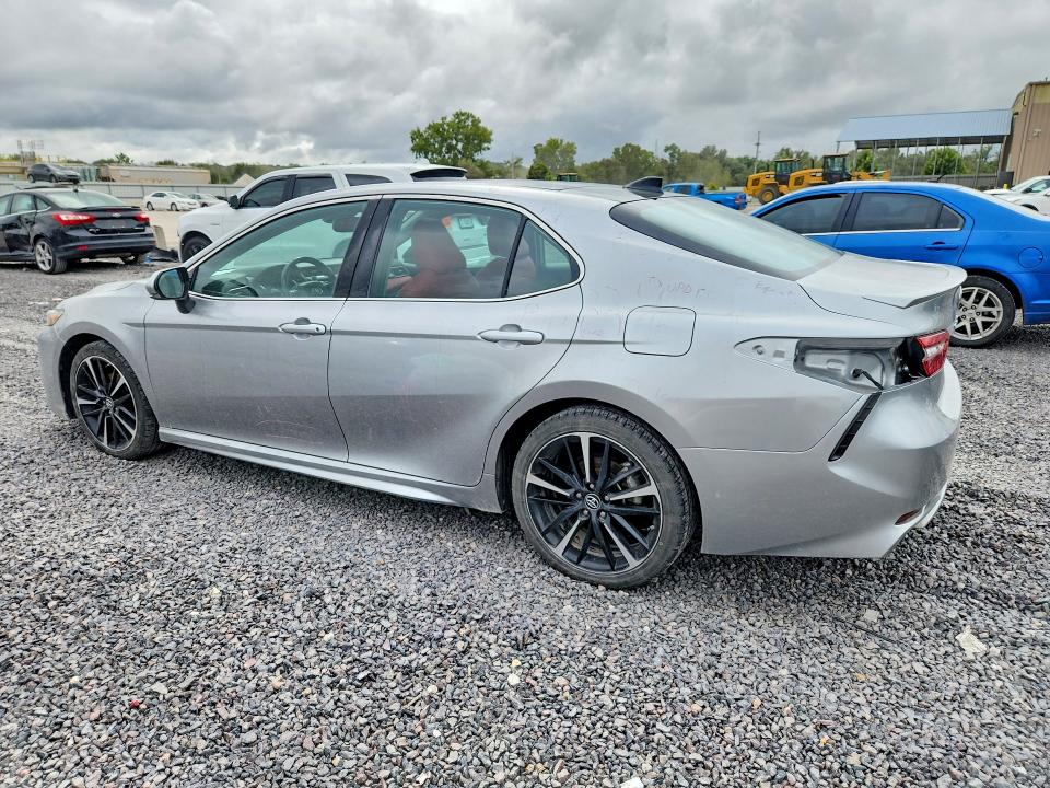 69516576 :رقم المزاد ، 4T1B61HK1KU180440 vin ، 2019 Toyota Camry مزاد بيع