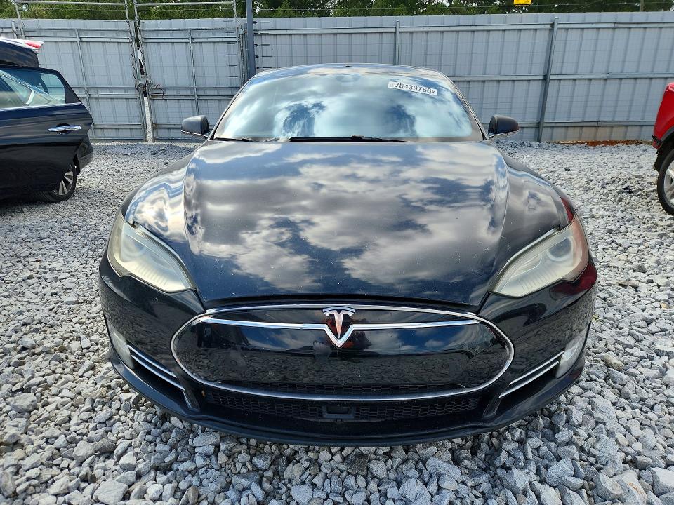 2015 Tesla Model S მანქანა იყიდება აუქციონზე, vin: 5YJSA4H1XFF080363, აუქციონის ნომერი: 70439766