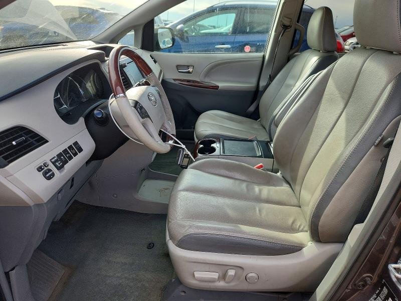 67733976 :رقم المزاد ، 5TDDK3DC3ES076768 vin ، 2014 Toyota Sienna مزاد بيع