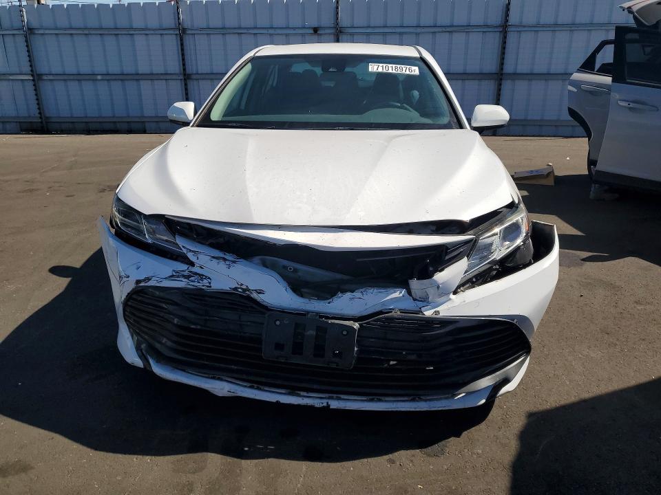 2019 Toyota Camry მანქანა იყიდება აუქციონზე, vin: 4T1B11HK7KU737964, აუქციონის ნომერი: 71018976