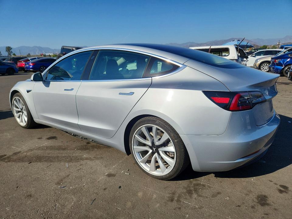 67753486 :رقم المزاد ، 5YJ3E1EB7JF069172 vin ، 2018 Tesla Model 3 مزاد بيع