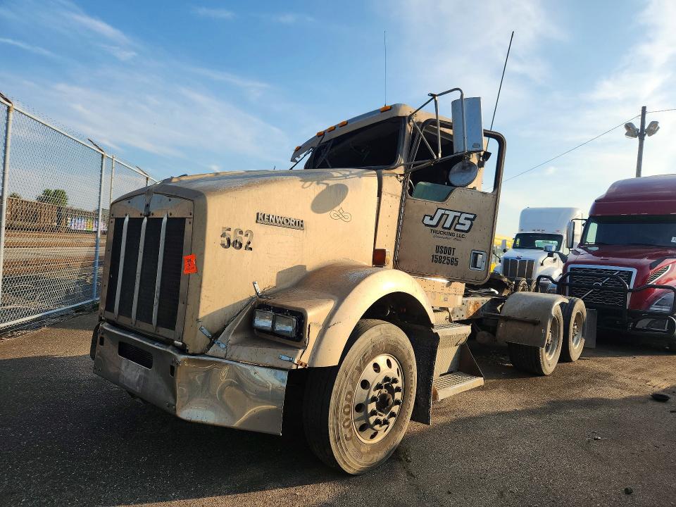 2000 Kenworth Construction მანქანა იყიდება აუქციონზე, vin: 3WKDDU9X7YF832446, აუქციონის ნომერი: 68137956