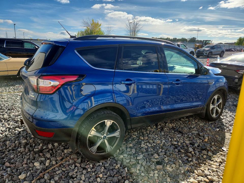 2017 Ford Escape მანქანა იყიდება აუქციონზე, vin: 1FMCU0G97HUA21000, აუქციონის ნომერი: 69987146