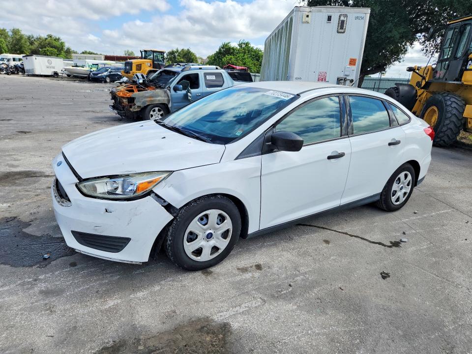 70273446 :رقم المزاد ، 1FADP3E23FL322072 vin ، 2015 Ford Focus مزاد بيع