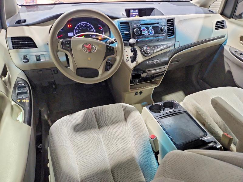 70968976 :رقم المزاد ، 5TDKK3DC7ES433568 vin ، 2014 Toyota Sienna مزاد بيع