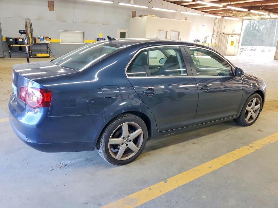 2010 Volkswagen Jetta მანქანა იყიდება აუქციონზე, vin: 3VWAL8AJ8AM130542, აუქციონის ნომერი: 68431846