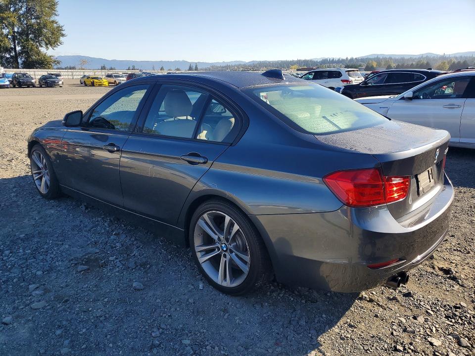 68013676 :رقم المزاد ، WBA3A5G5XFNS85971 vin ، 2015 Bmw 328 مزاد بيع