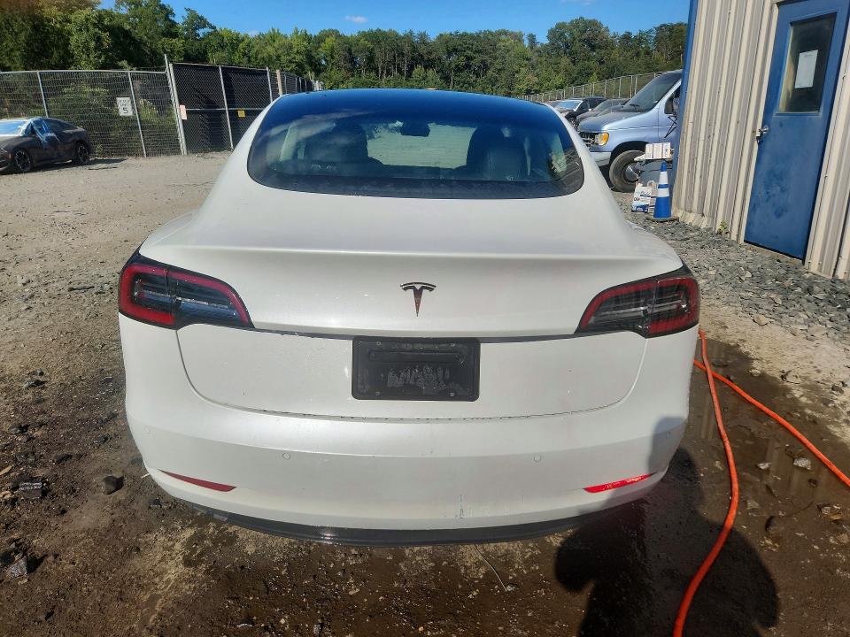 68830666 :رقم المزاد ، 5YJ3E1EA4NF369569 vin ، 2022 Tesla Model 3 مزاد بيع