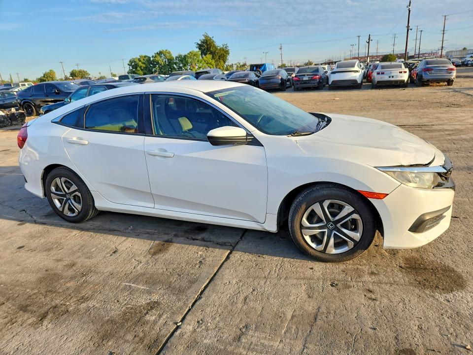 68111256 :رقم المزاد ، 2HGFC2F55JH597290 vin ، 2018 Honda Civic مزاد بيع