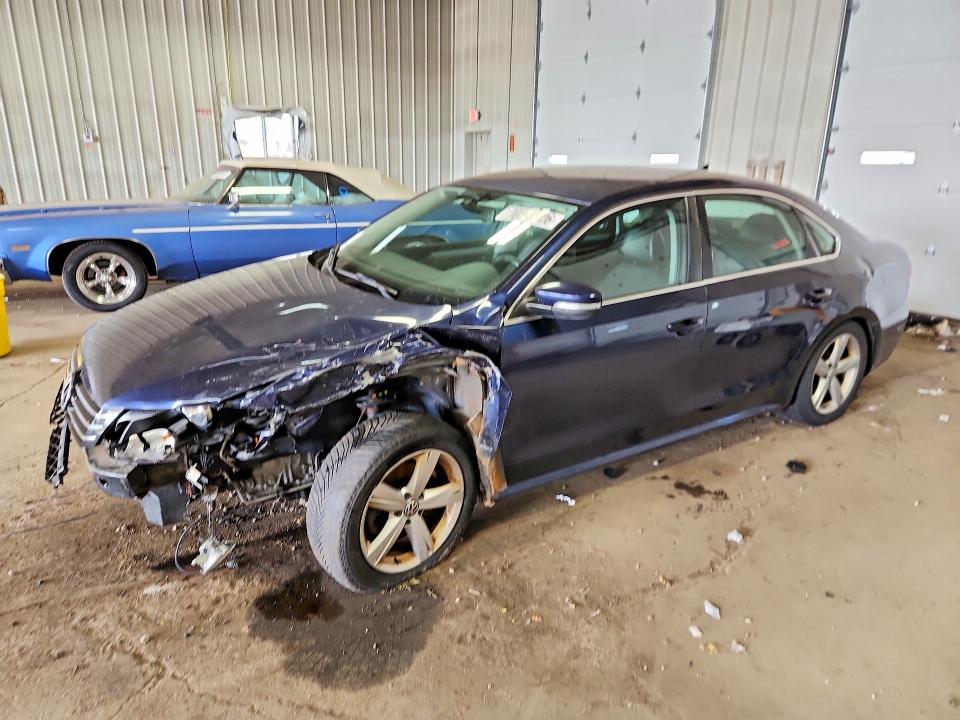 70351626 :رقم المزاد ، 1VWBP7A31DC049070 vin ، 2013 Volkswagen Passat مزاد بيع