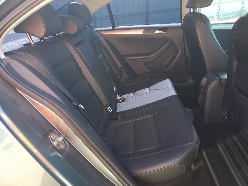 69096506 :رقم المزاد ، 3VWDB7AJ6JM227541 vin ، 2018 Volkswagen Jetta مزاد بيع