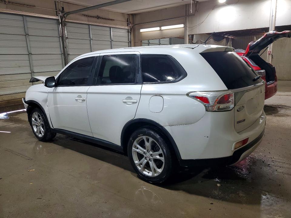 67168526 :رقم المزاد ، JA4AZ3A3XFZ011154 vin ، 2015 Mitsubishi Outlander مزاد بيع