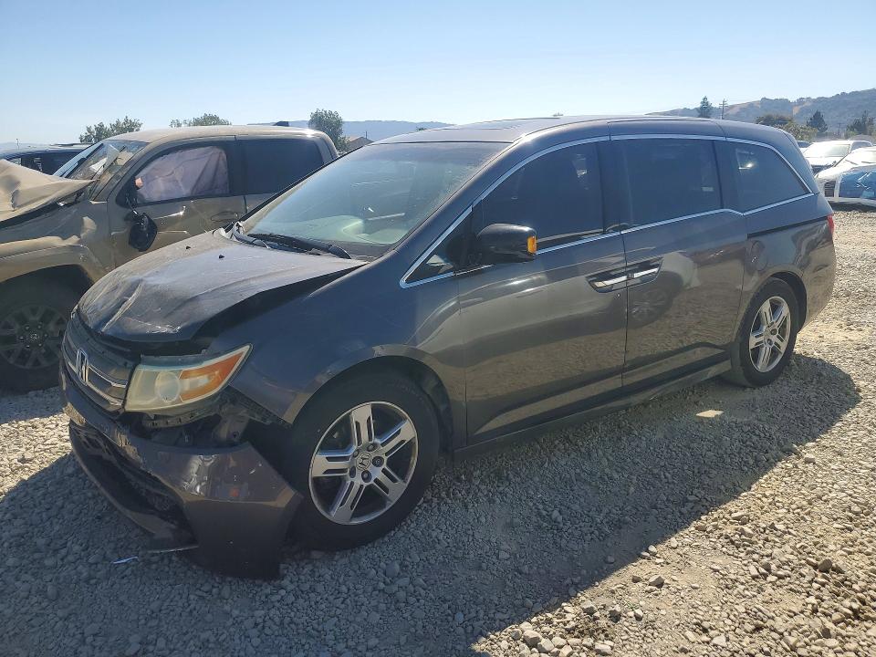 69828616 :رقم المزاد ، 5FNRL5H95DB015177 vin ، 2013 Honda Odyssey مزاد بيع