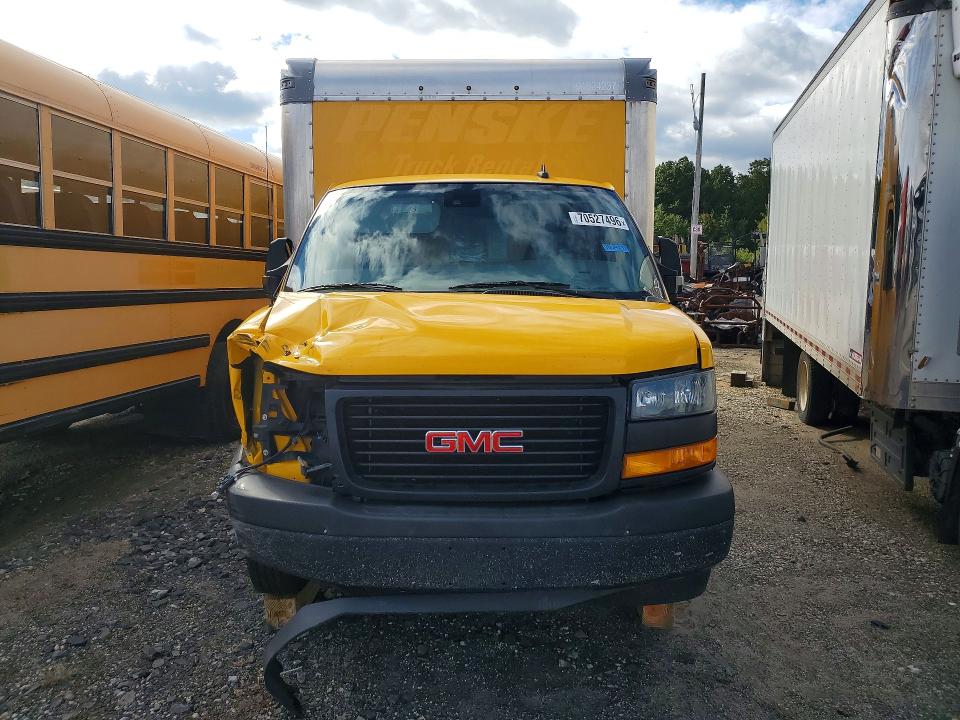 70527496 :رقم المزاد ، 7GZ37TC79NN001504 vin ، 2022 Gmc Savana مزاد بيع