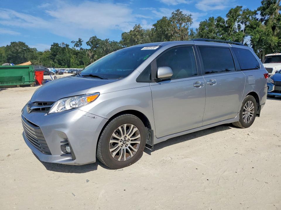 2018 Toyota Sienna მანქანა იყიდება აუქციონზე, vin: 5TDYZ3DC4JS904432, აუქციონის ნომერი: 69688486