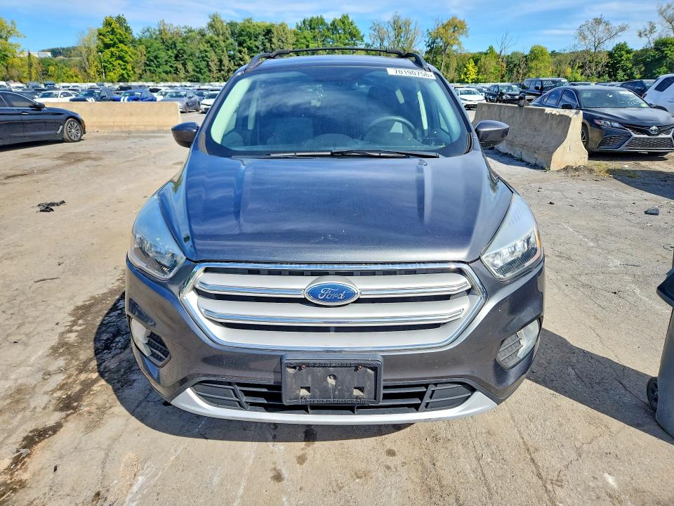 70190756 :رقم المزاد ، 1FMCU9GD0JUD53438 vin ، 2018 Ford Escape مزاد بيع