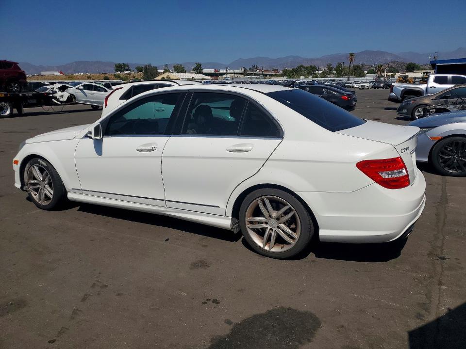 2014 Mercedes-benz C მანქანა იყიდება აუქციონზე, vin: WDDGF4HB9EG198060, აუქციონის ნომერი: 69382426
