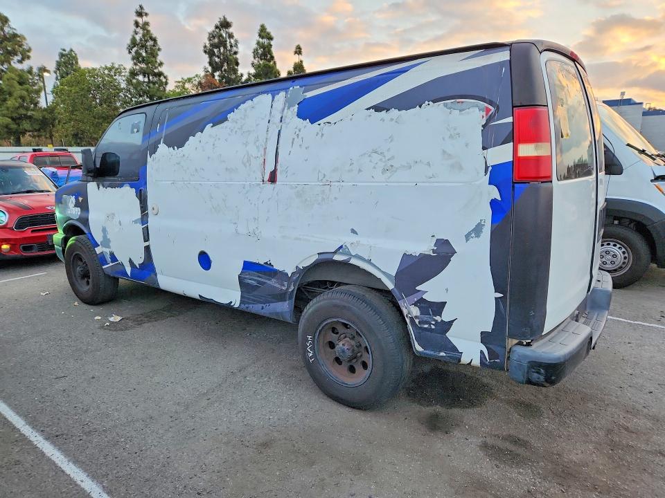 68579346 :رقم المزاد ، 1GCGG25V251256975 vin ، 2005 Chevrolet Express G2500 مزاد بيع
