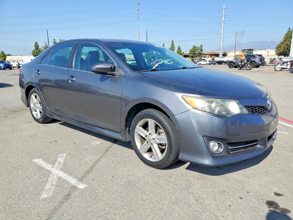 69186446 :رقم المزاد ، 4T1BF1FK0EU358619 vin ، 2014 Toyota Camry مزاد بيع