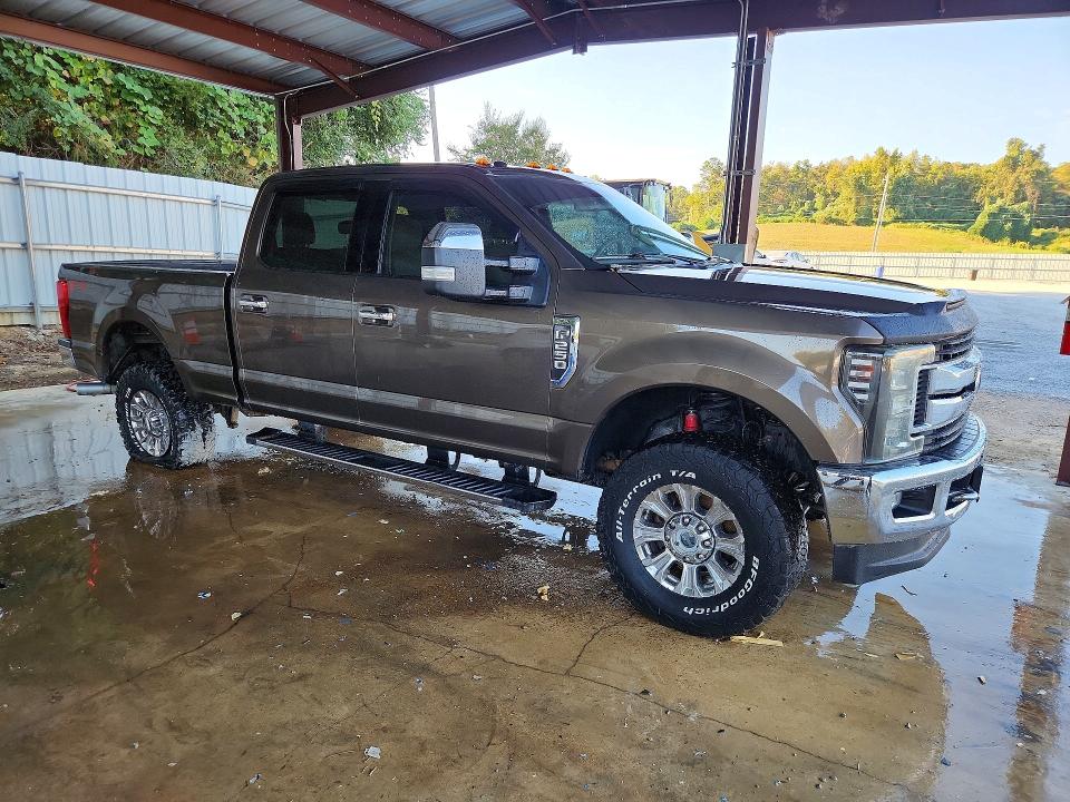 71220826 :رقم المزاد ، 1FT7W2B6XHEE61098 vin ، 2017 Ford F250 مزاد بيع