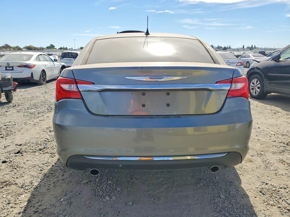 70325566 :رقم المزاد ، 1C3CCBBG2CN277268 vin ، 2012 Chrysler 200 مزاد بيع