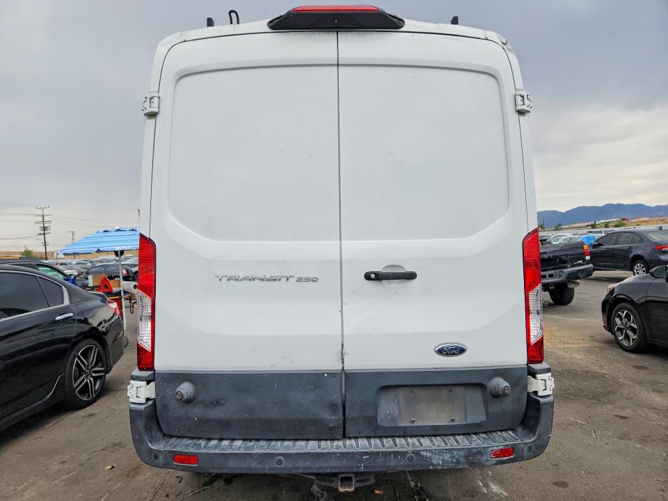 68182156 :رقم المزاد ، 1FTYR2CMXJKA13704 vin ، 2018 Ford Transit مزاد بيع